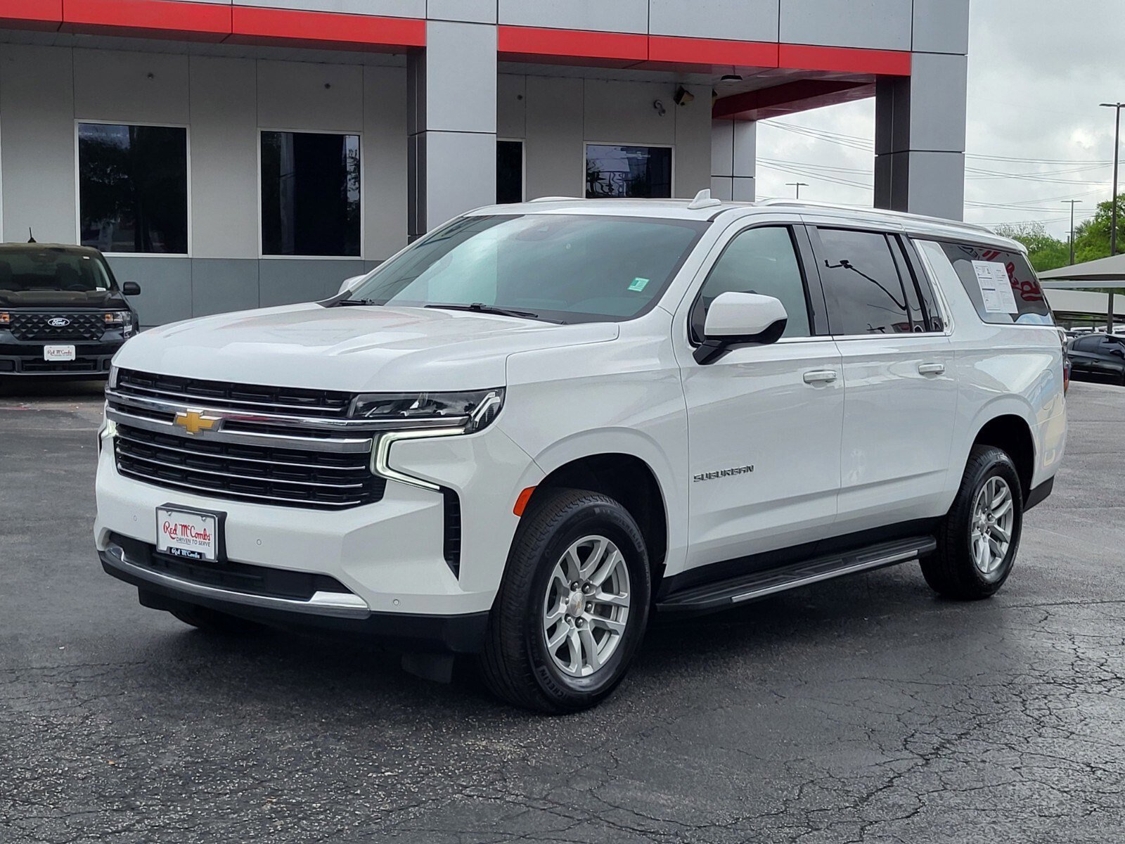 Used 2024 Chevrolet Suburban LT image 7