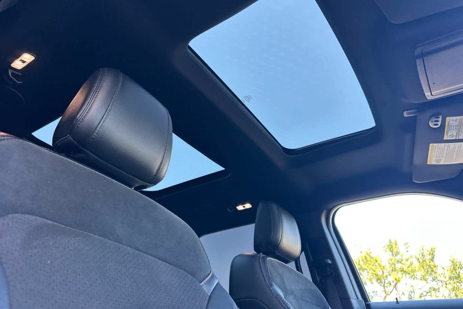 Certified 2018 Ford Explorer XLT w/ Equipment Group 202A FWD image 18