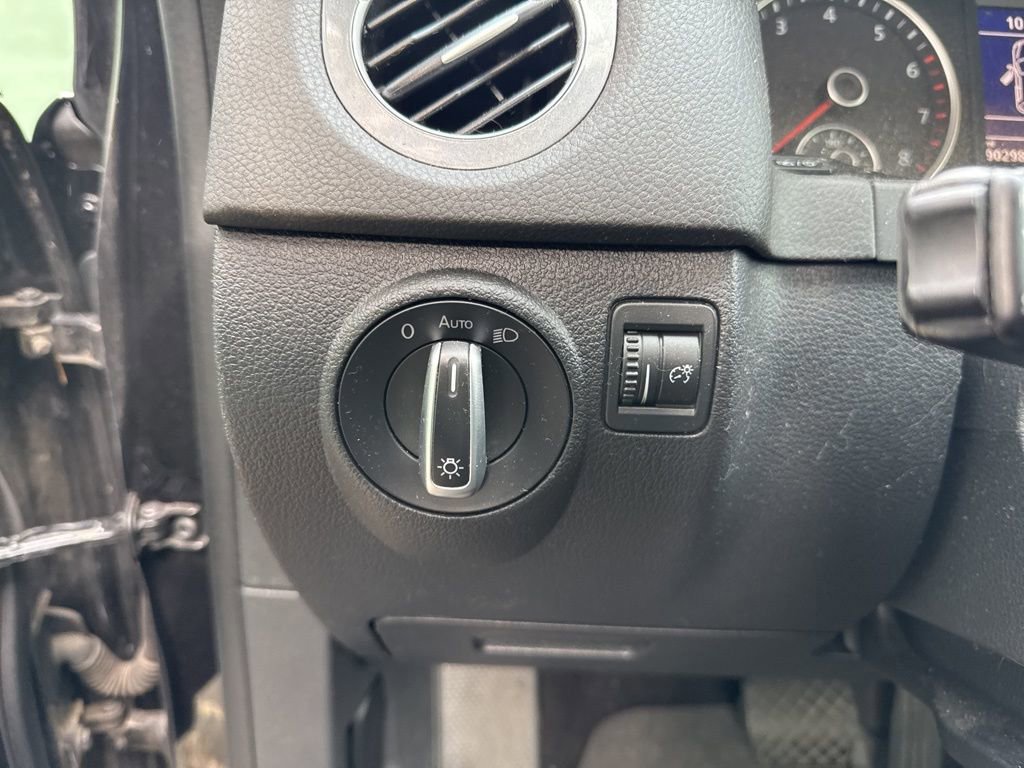 Used 2017 Volkswagen Tiguan S image 13