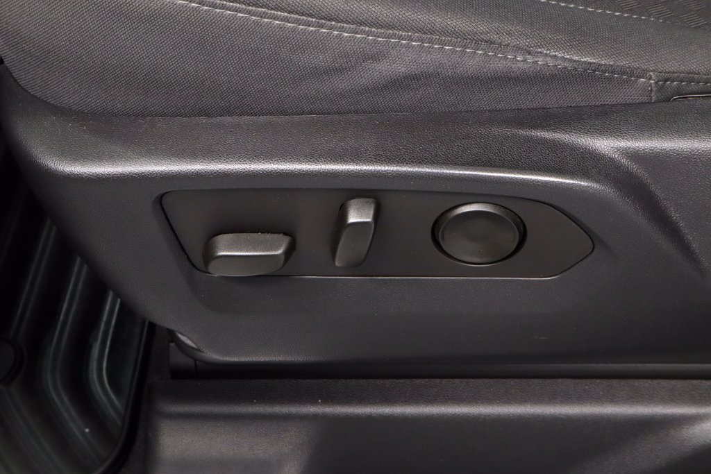 Used 2023 Chevrolet Silverado 1500 LT AWD/4WD image 25