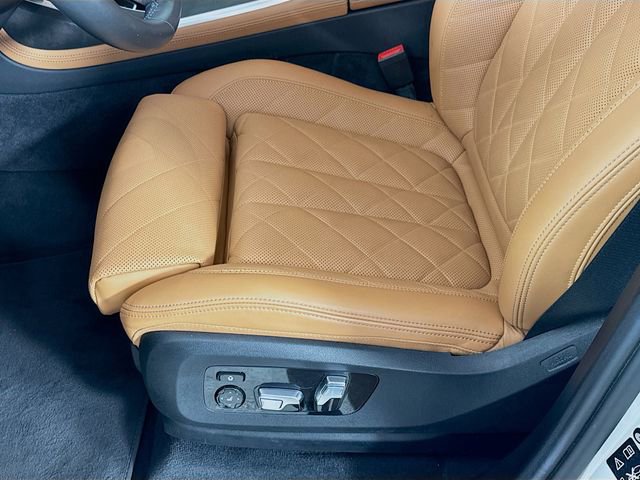 Used 2024 BMW X7 xDrive40i w/ M Sport Package image 23