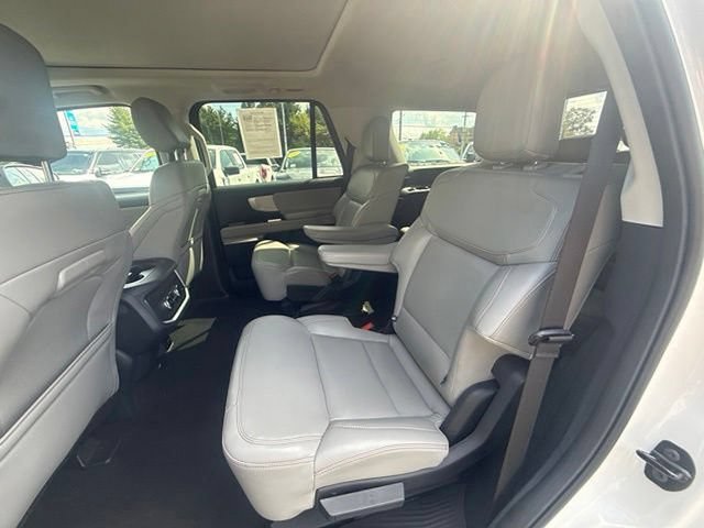 Certified 2025 Ford Expedition Active AWD/4WD image 17