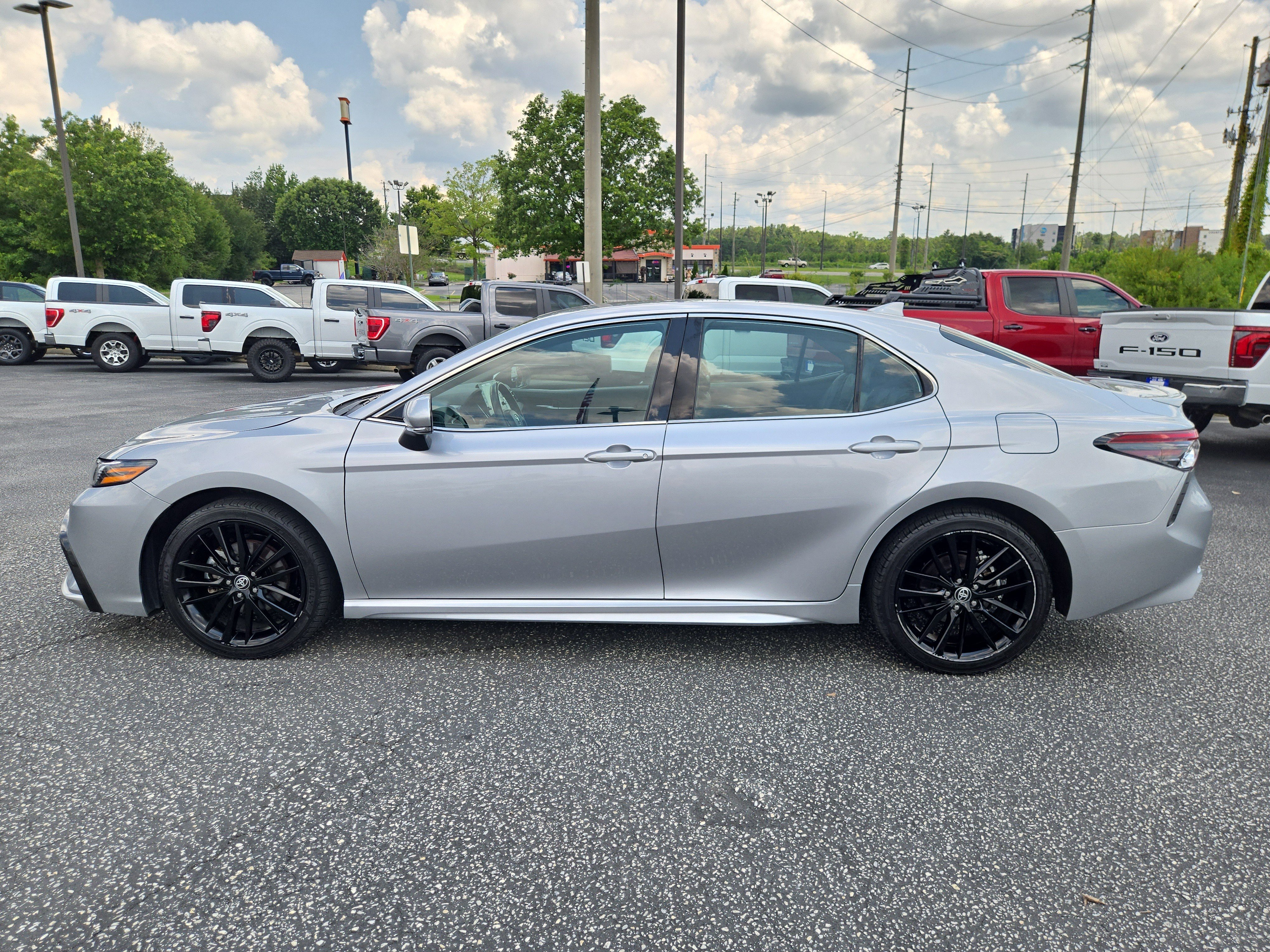 Used 2024 Toyota Camry XSE FWD image 11