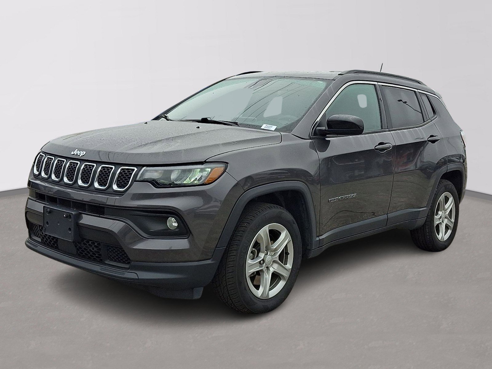 Used 2024 Jeep Compass Latitude image 3