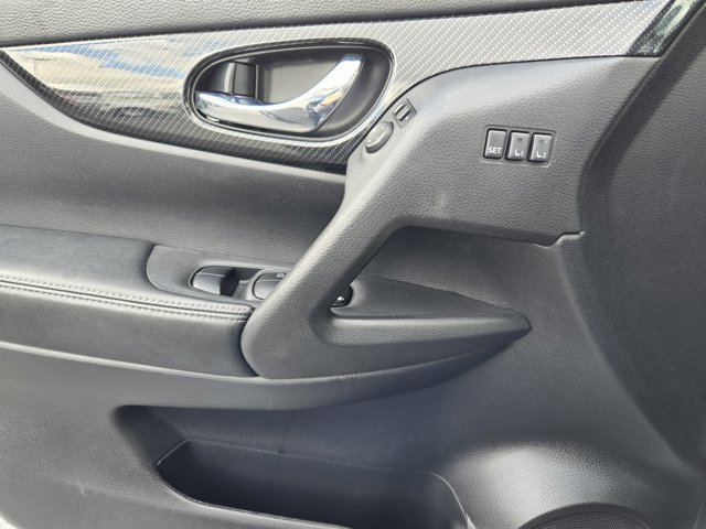 Used 2018 Nissan Rogue SL image 20