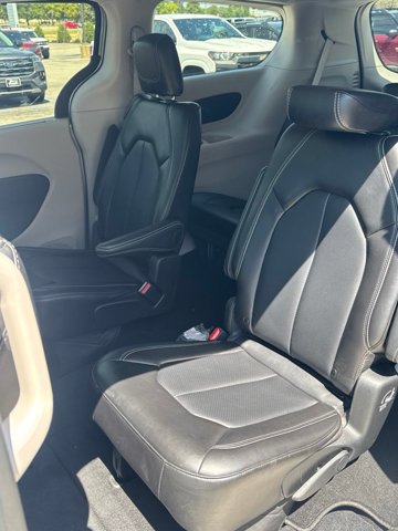Used 2024 Chrysler Pacifica Touring-L FWD image 9