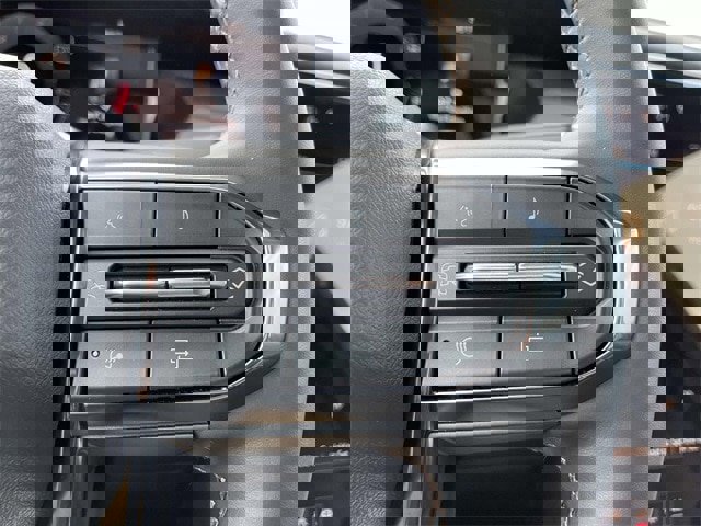 Used 2024 GMC Acadia AT4 w/ Luxury Package image 27