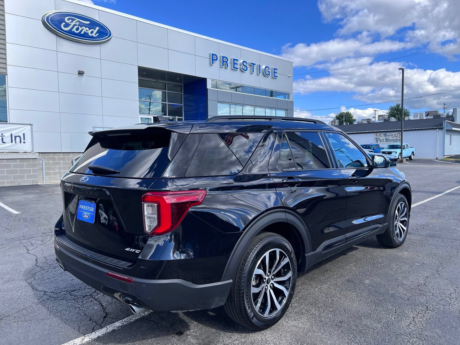 Certified 2023 Ford Explorer ST-Line AWD/4WD image 9