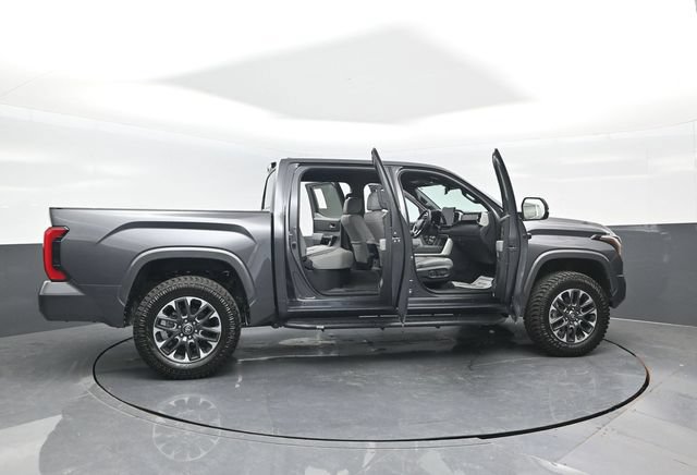 Used 2025 Toyota Tundra Limited AWD/4WD image 28