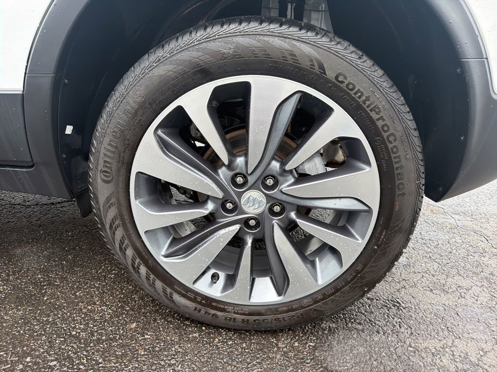 Used 2022 Buick Encore Preferred AWD/4WD image 46