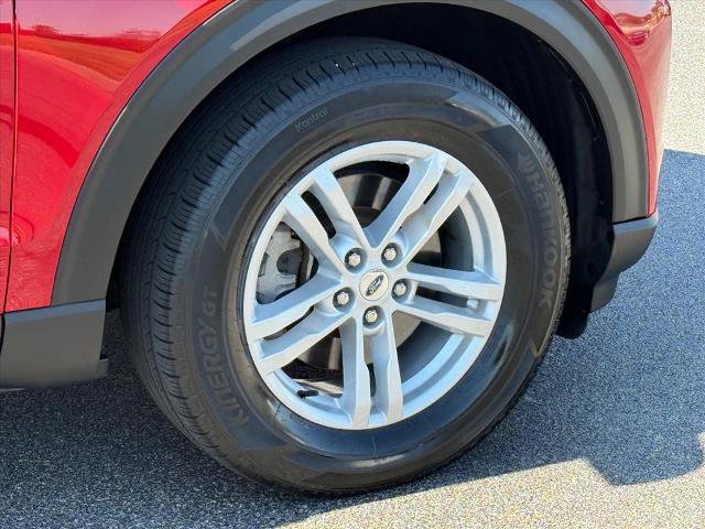 Certified 2024 Ford Explorer XLT w/ Equipment Group 202A AWD/4WD image 9