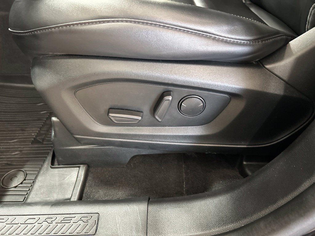 Certified 2022 Ford Explorer XLT w/ Equipment Group 202A AWD/4WD image 11