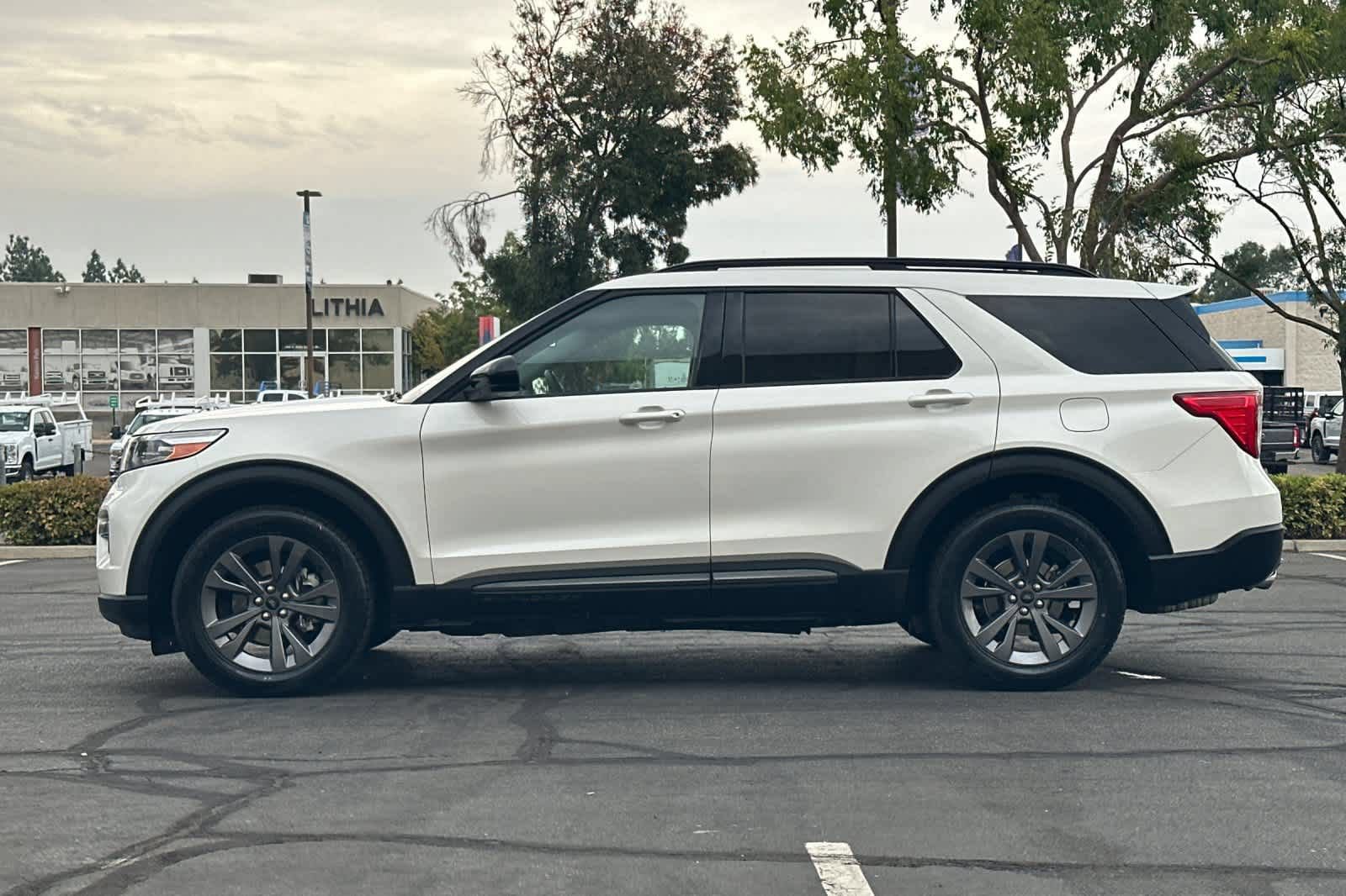 Certified 2023 Ford Explorer XLT w/ Equipment Group 202A AWD/4WD image 6
