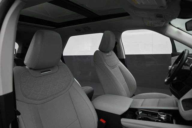 Certified 2025 Ford Explorer Platinum w/ Ultimate Package AWD/4WD image 33