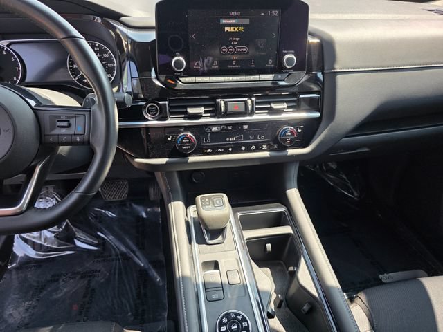 Used 2022 Nissan Pathfinder SV AWD/4WD image 20