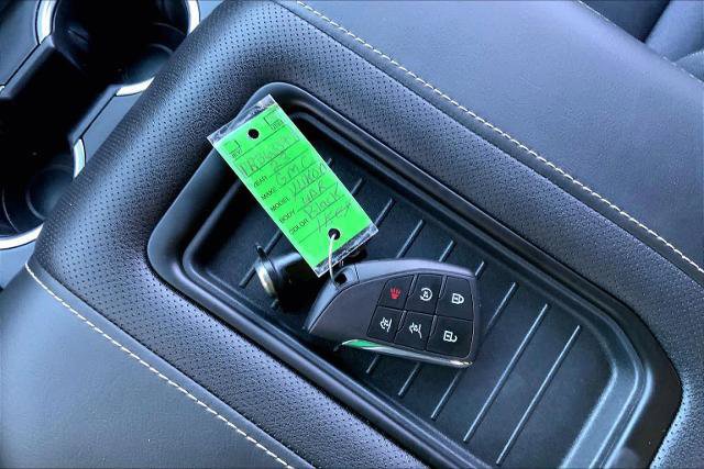 Used 2023 GMC Yukon XL SLT w/ SLT Premium Package image 15