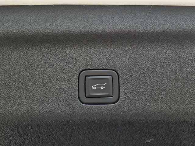 Used 2023 Chevrolet Suburban Premier image 27