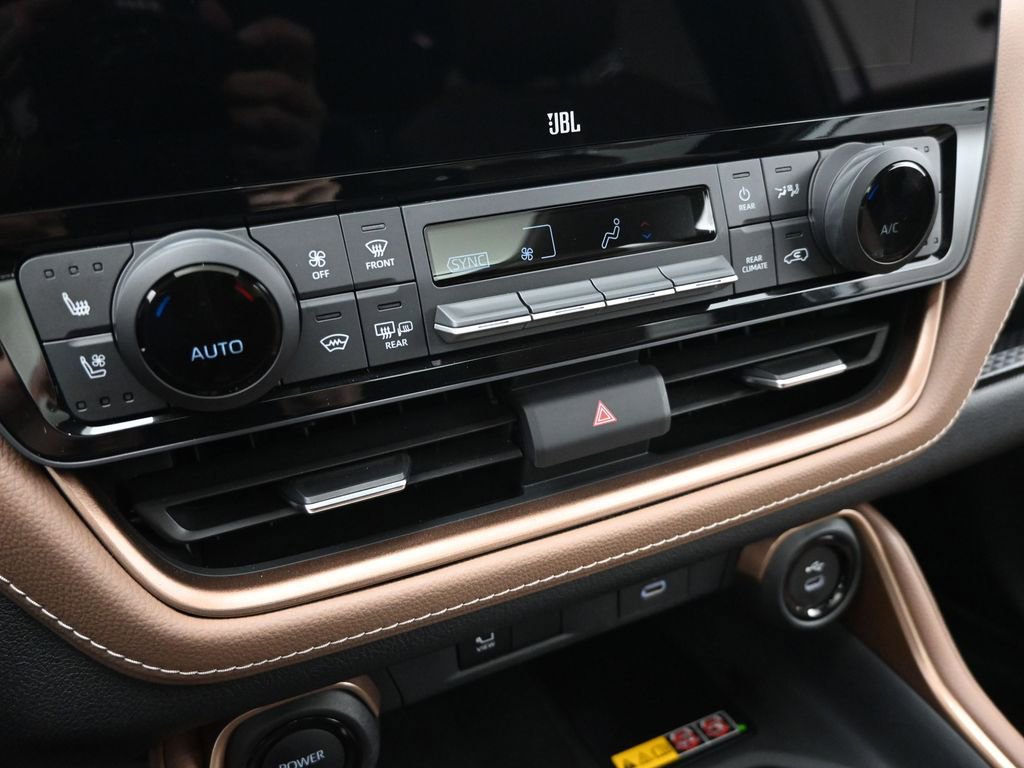 Used 2024 Toyota Grand Highlander AWD Hybrid image 16