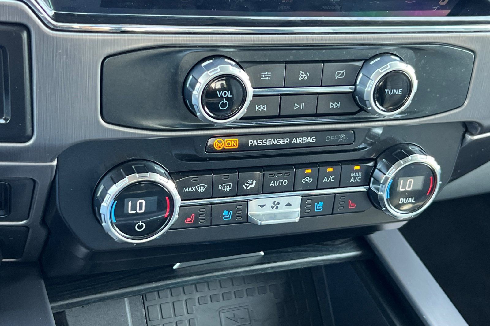 Certified 2022 Ford F250 Limited w/ FX4 Off-Road Package image 21