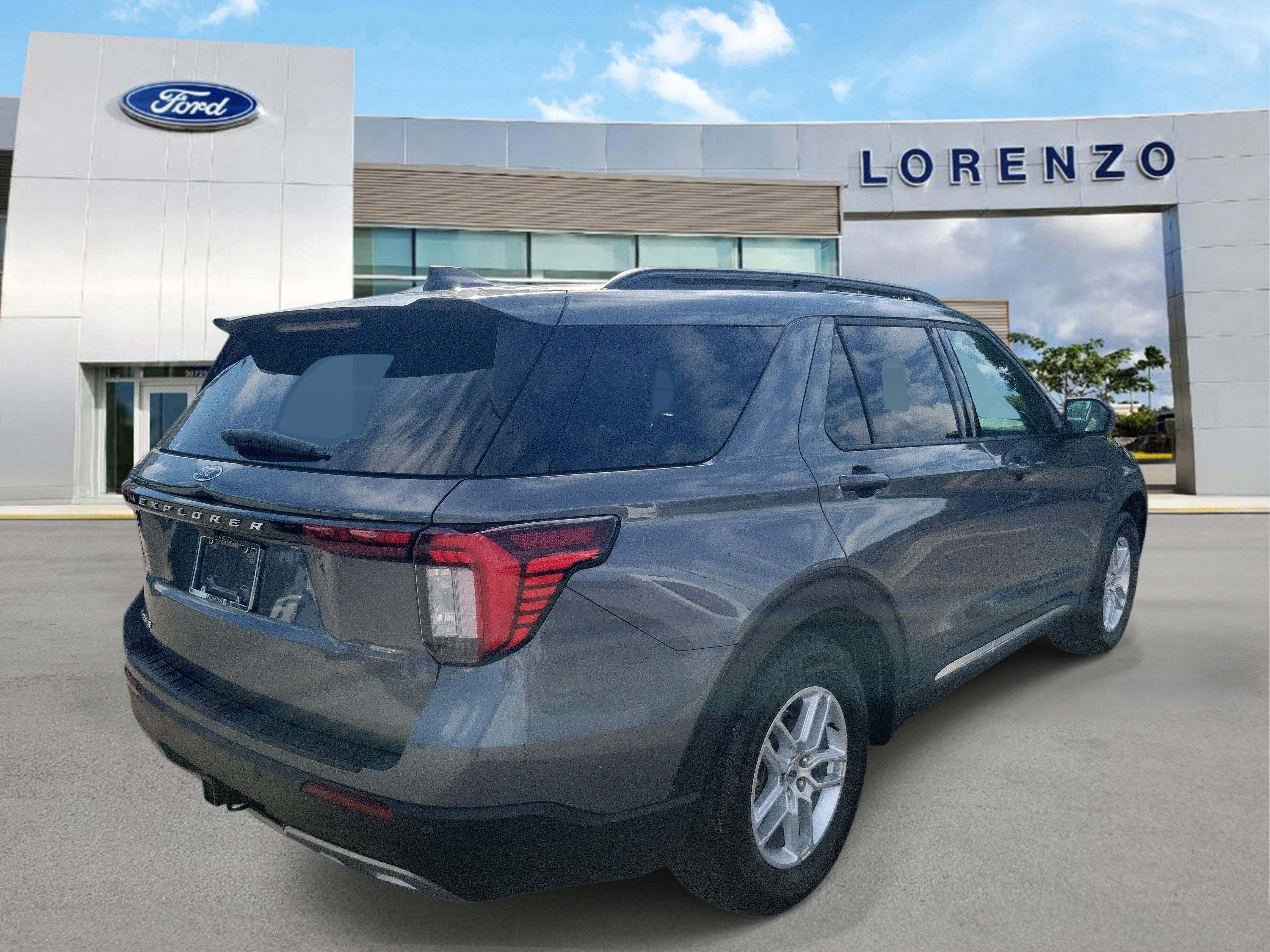 Certified 2025 Ford Explorer Active w/ Active Comfort Package RWD image 5