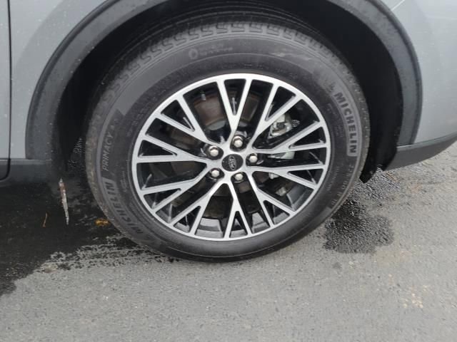 Certified 2024 Ford Escape SE image 10