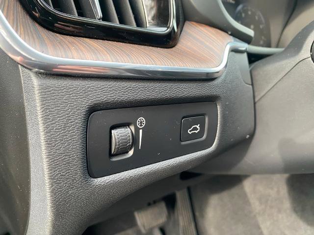 Used 2021 Volvo XC60 T5 Momentum w/ Protection Package Premier image 17