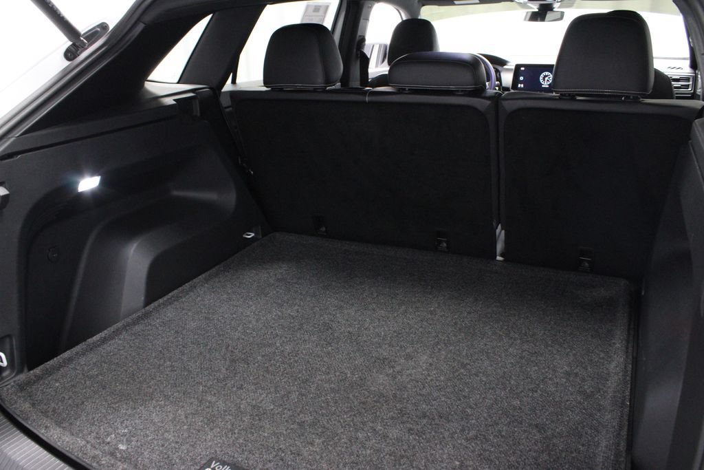 Used 2024 Volkswagen Atlas Cross Sport SE AWD/4WD image 16