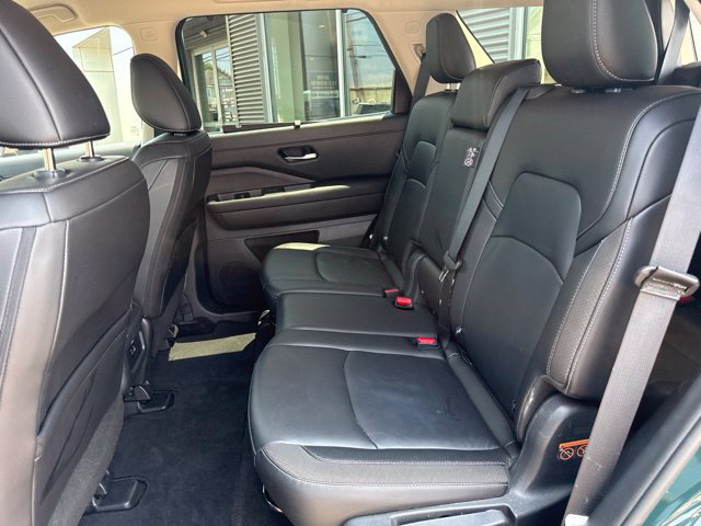 Used 2025 Nissan Pathfinder SL AWD/4WD image 40