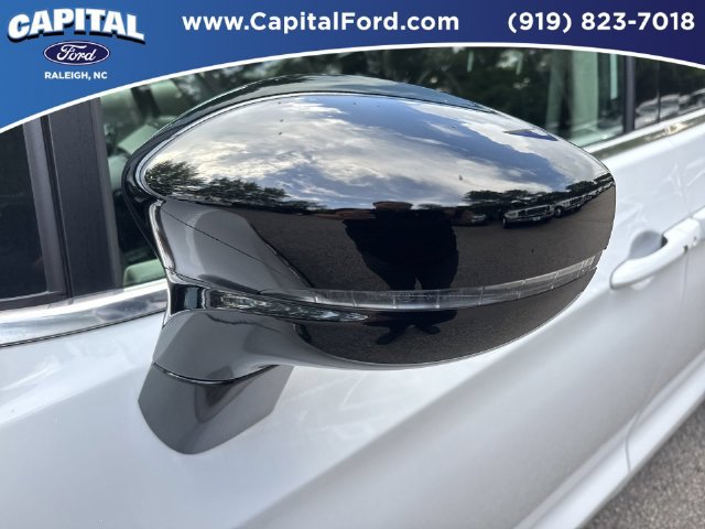 Used 2025 Chrysler Pacifica Select FWD image 12