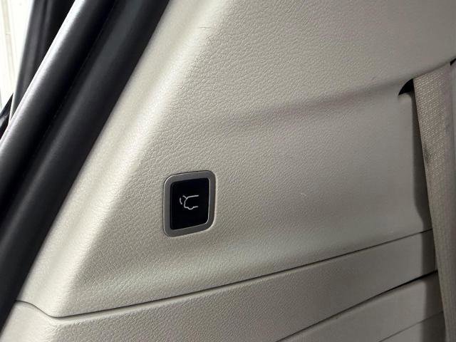 Used 2024 Chrysler Pacifica Limited image 8