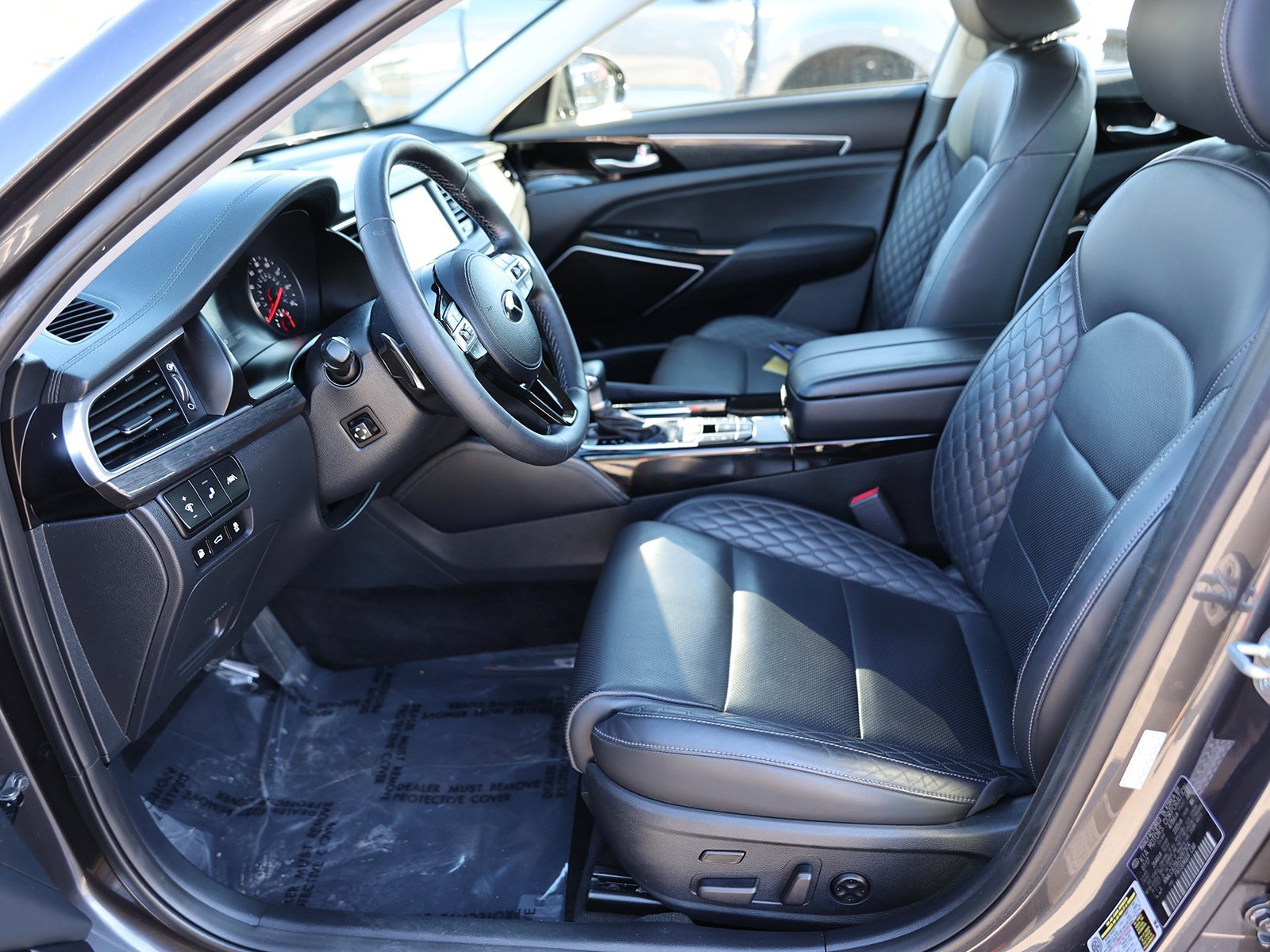 Used 2018 Kia Cadenza Limited w/ Paint Protection Package image 15