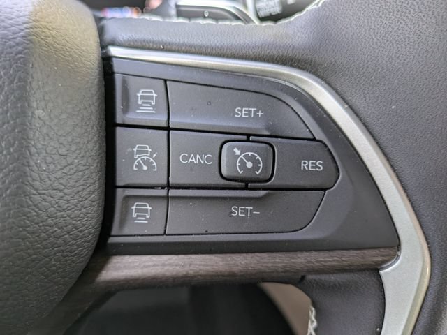 Used 2025 Jeep Grand Cherokee Limited w/ Luxury Tech Group II AWD/4WD image 27