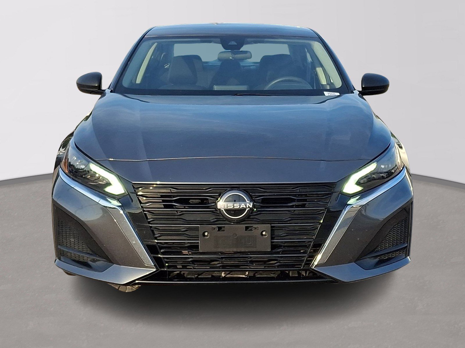 Used 2024 Nissan Altima 2.5 SV FWD image 2