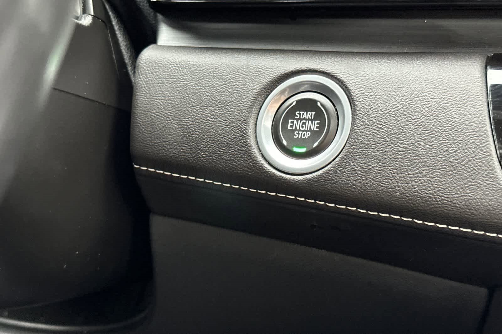 Used 2022 Cadillac Escalade Premium Luxury image 25