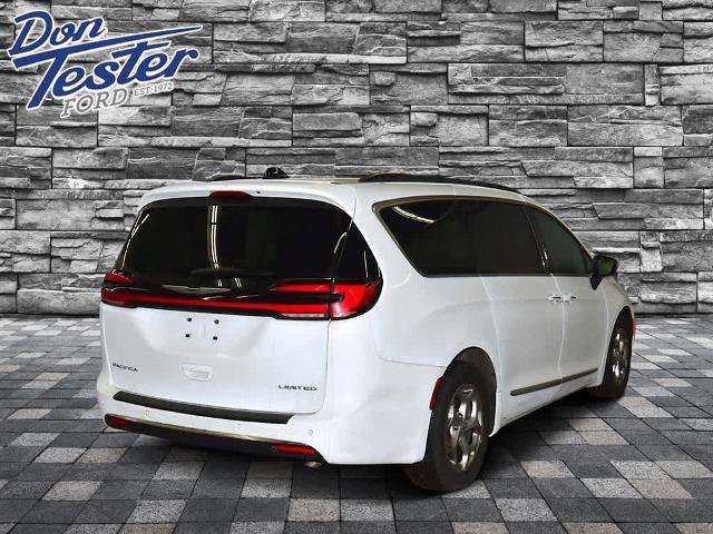 Used 2023 Chrysler Pacifica Limited image 5