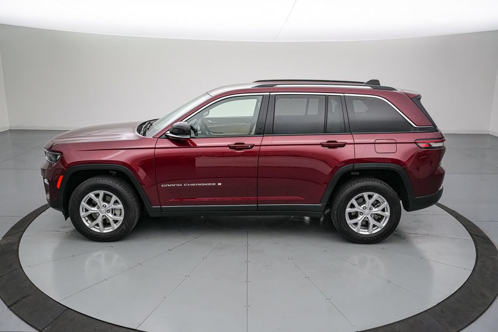 Used 2023 Jeep Grand Cherokee Limited w/ Luxury Tech Group II AWD/4WD image 7