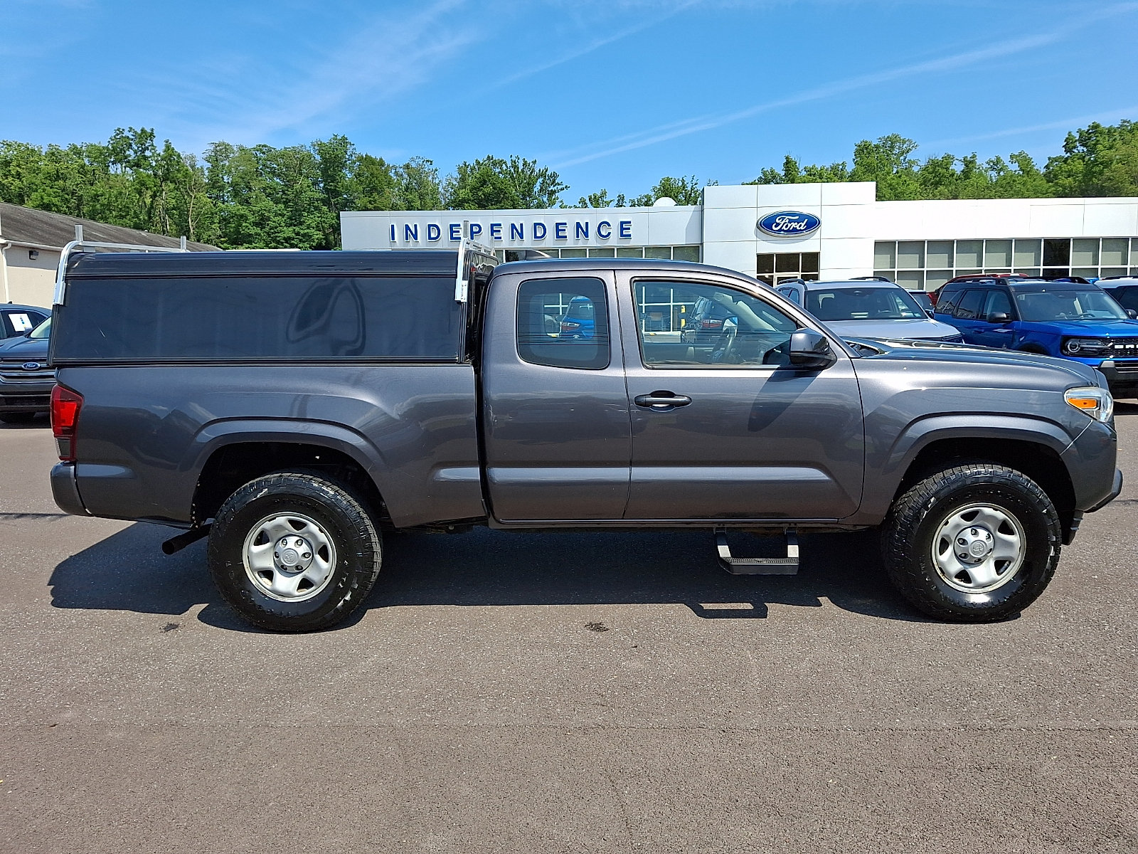 Used 2018 Toyota Tacoma SR w/ SR Convenience Package AWD/4WD image 12