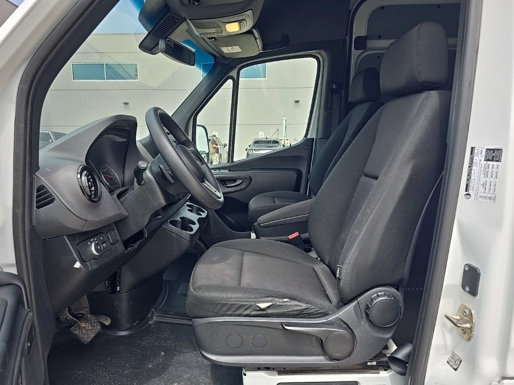 Used 2024 Mercedes-Benz Sprinter 2500 image 3