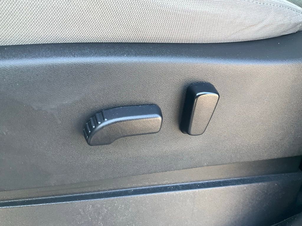 Used 2022 Nissan Frontier SV AWD/4WD image 16