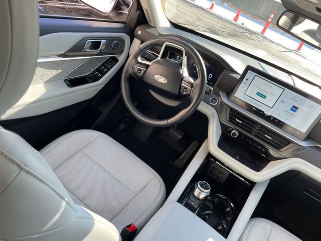 Certified 2025 Ford Explorer Platinum w/ Ultimate Package image 22