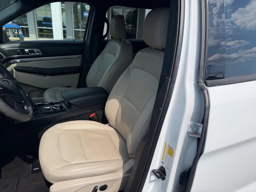 Certified 2018 Ford Explorer XLT w/ Equipment Group 202A AWD/4WD image 10