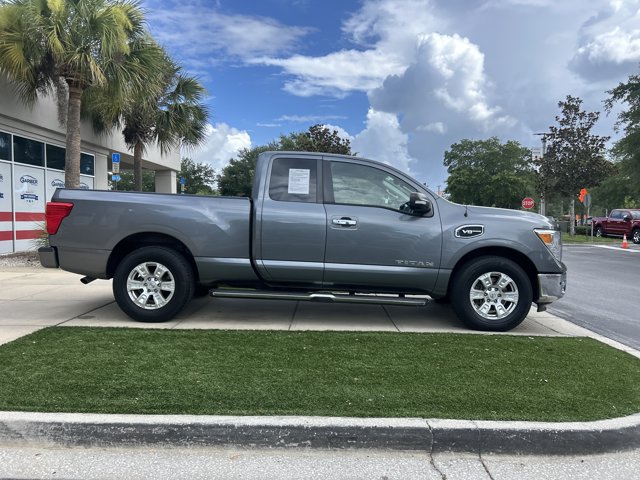 Used 2017 Nissan Titan SV RWD image 3