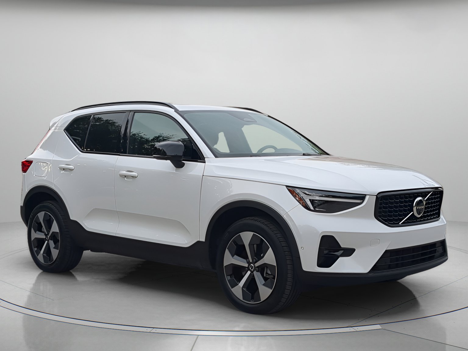 Used 2026 Volvo XC40 B5 Plus AWD/4WD image 38