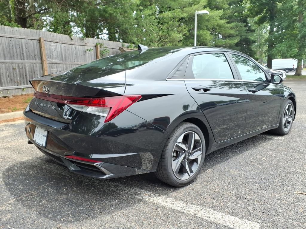 Used 2023 Hyundai Elantra Limited FWD image 2