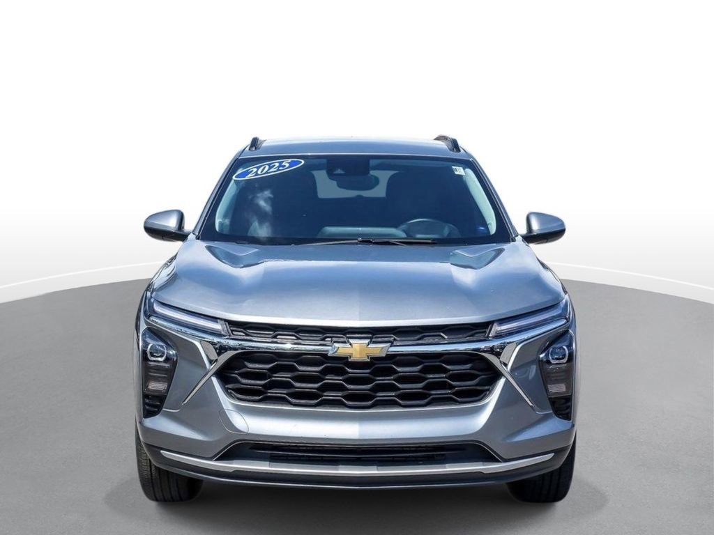 Used 2025 Chevrolet Trax LT w/ LT Convenience Package FWD image 7