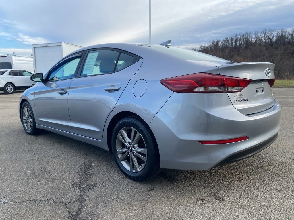 Used 2017 Hyundai Elantra SE image 3
