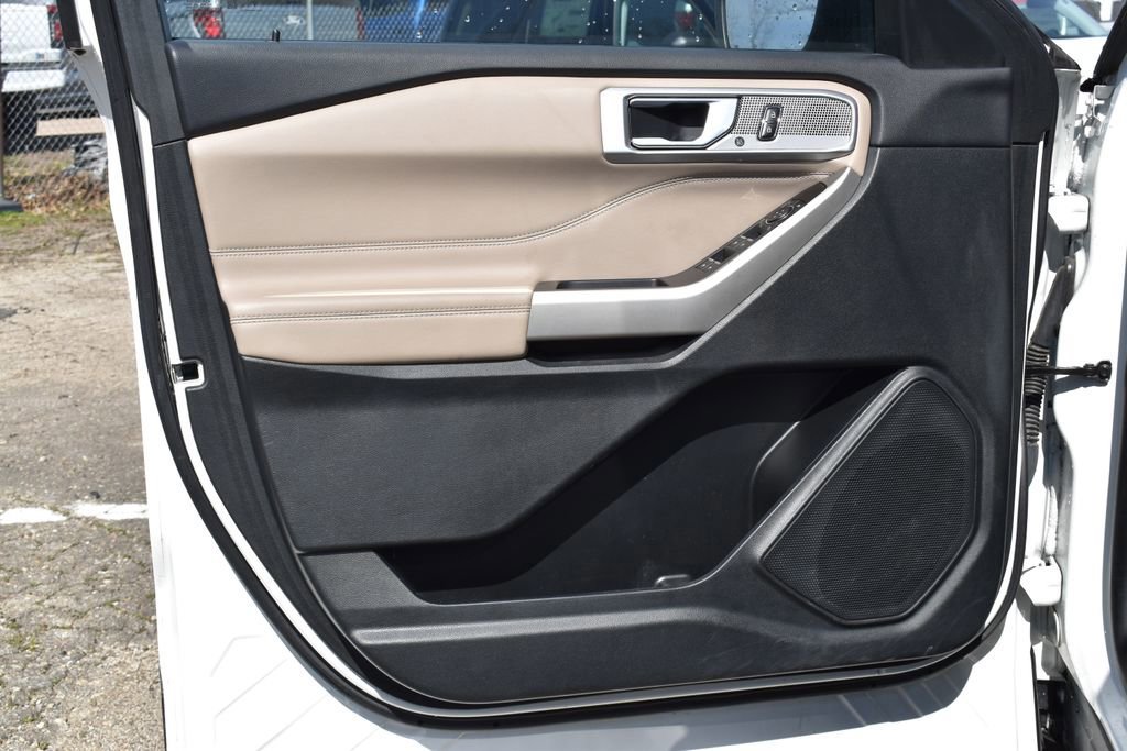 Certified 2023 Ford Explorer XLT w/ Equipment Group 202A image 8