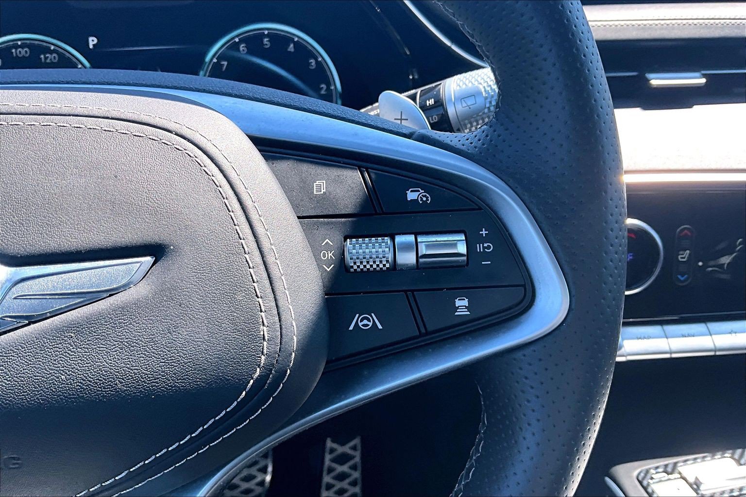 Used 2023 Genesis GV70 3.5T Sport w/ Sport Prestige Package AWD/4WD image 12