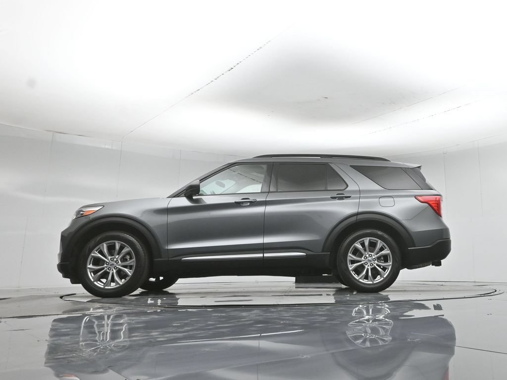 Certified 2023 Ford Explorer XLT w/ Equipment Group 202A RWD image 8