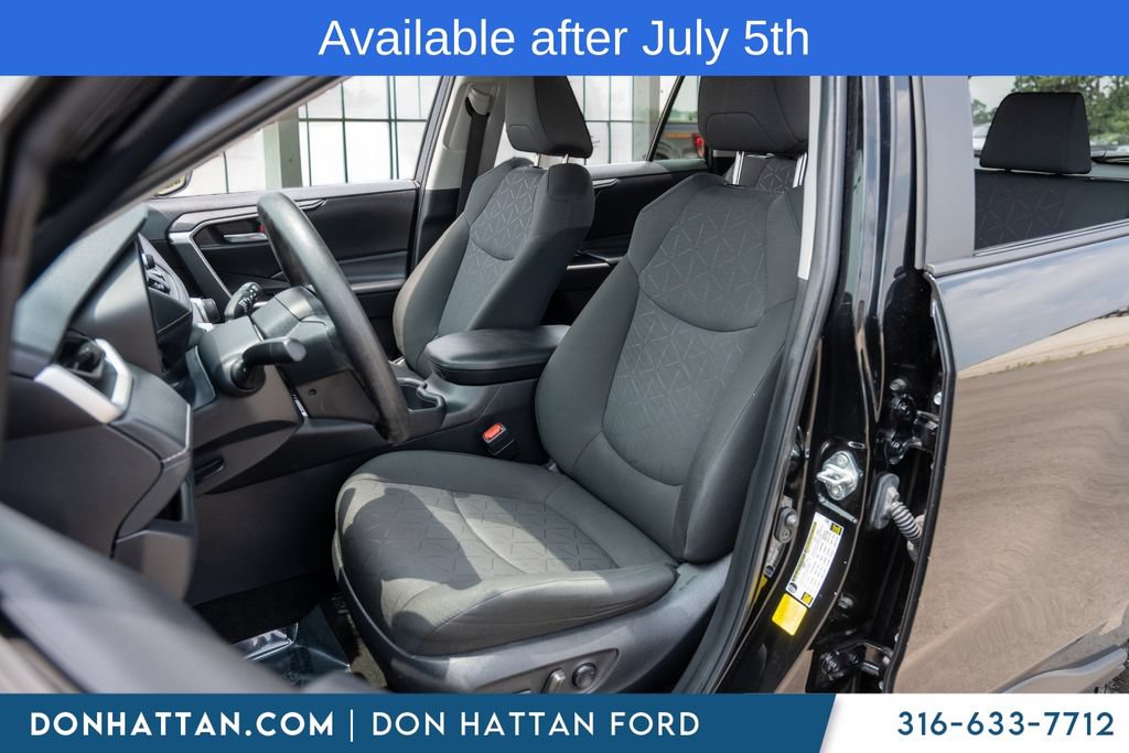 Used 2024 Toyota RAV4 XLE FWD image 5